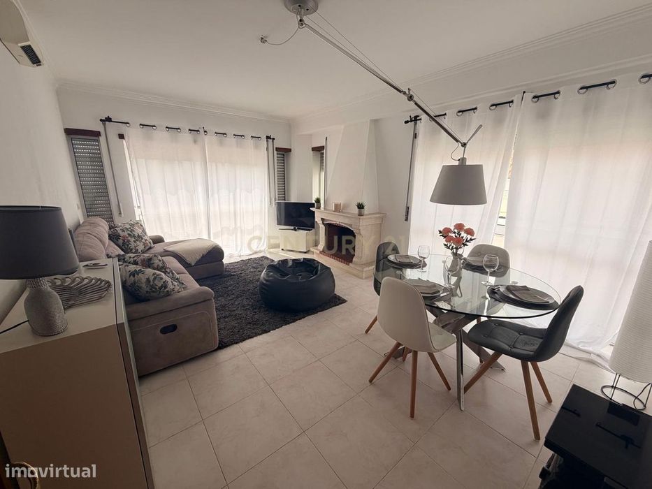 Apartamento  T2 com garagem e arrecadação Moderno na Charneca de Capar