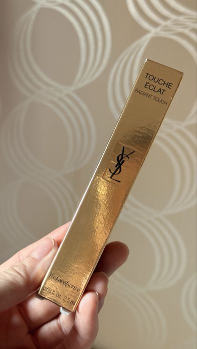 Ma do sprzedania YSL touche eclat Tatiany touch rozświetlający korektor 2