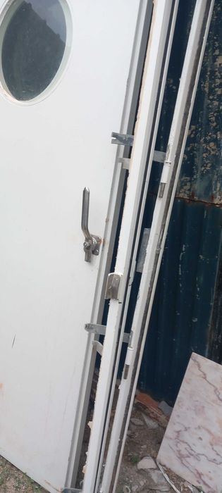 Portas em ferro branco