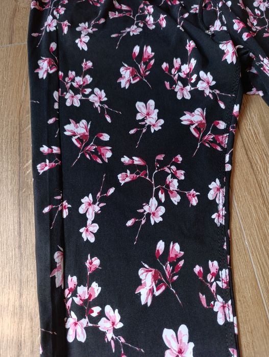 Czarne spodnie z wiskozą plus size r.54/56 kwiat  wiśni.
