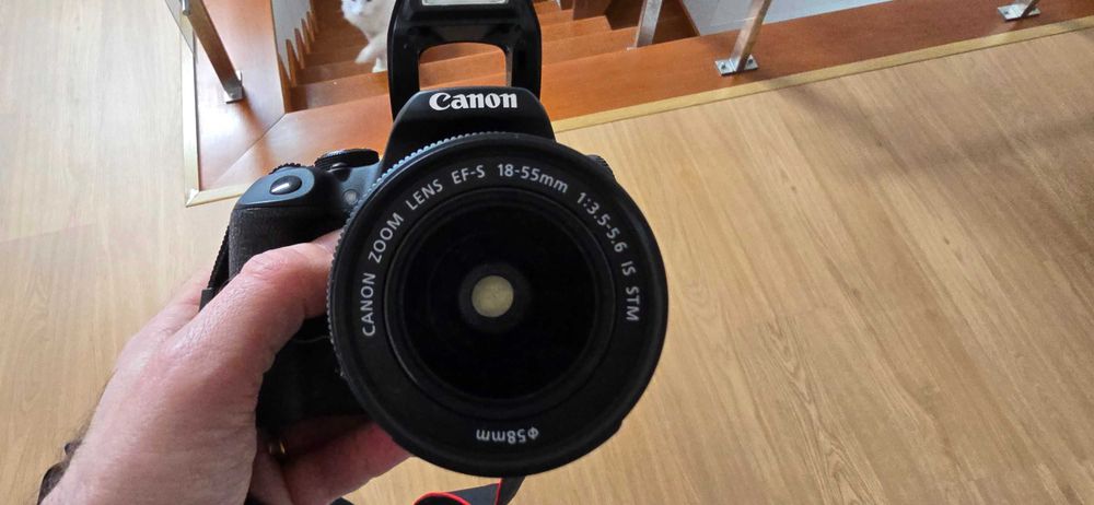 Máquina fotográfica Reflex CANON EOS 700D EF-S18-55MM IS