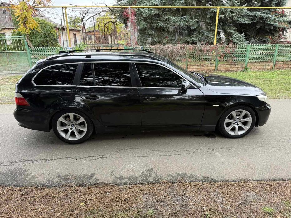 BMW 5 в ТОПовой комплектации (3.0 TDi, 2004 год, НА КОЖЕ)