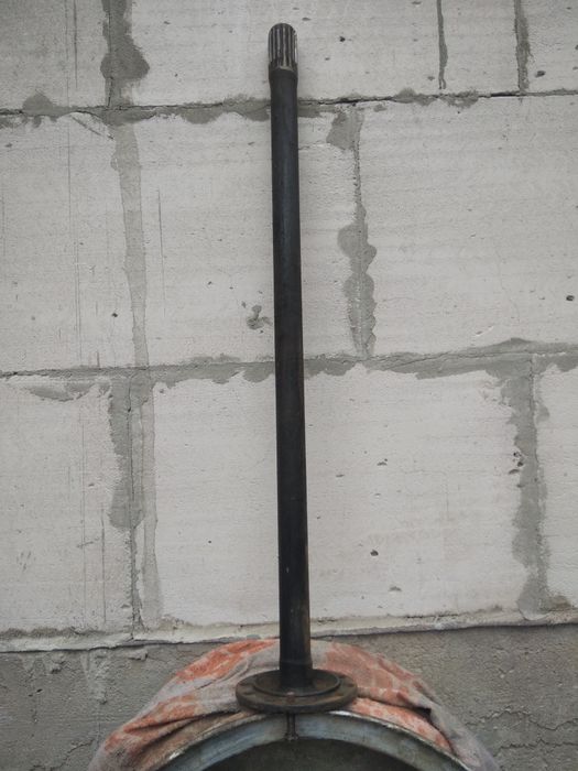 Напіввісь ( полуось) заднього мосту ГАЗ 66, 52, 53, ПАЗ