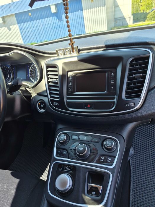 Продам власне авто Chrysler 200 2014 г. 2.4 гбо