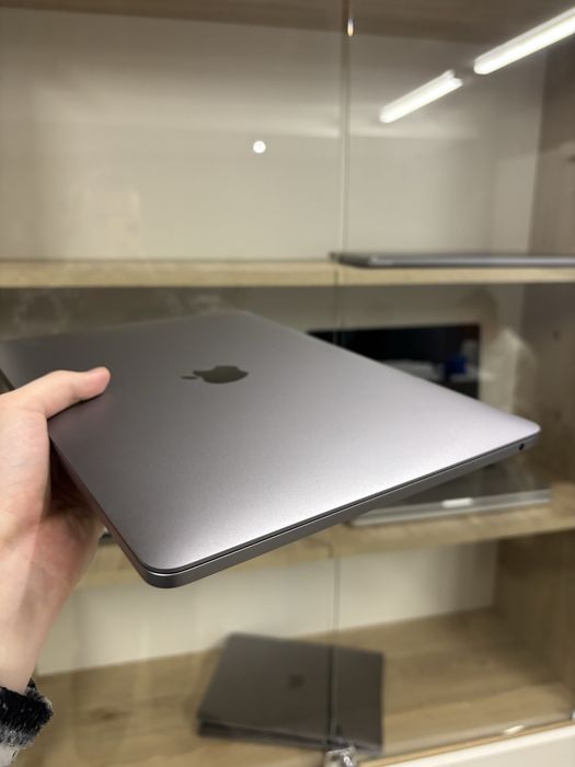 Macbook Pro M1 8/256gb в чудовому стані, як новий