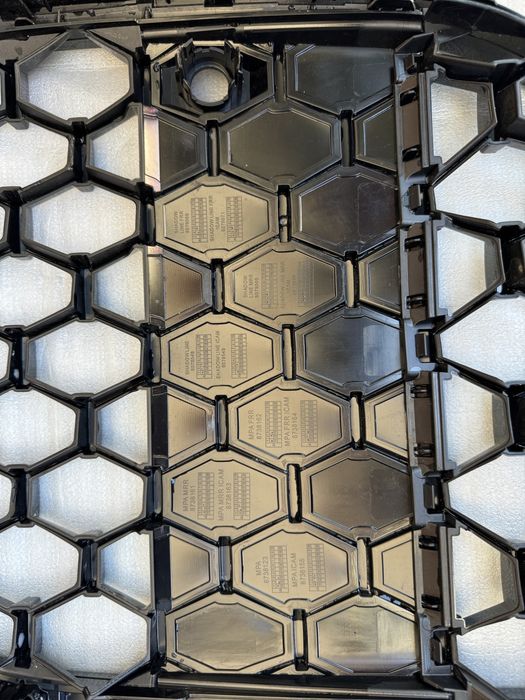 решітка ніздрі в передній бампер bmw G серії