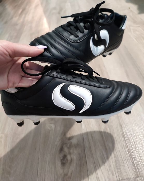 Бутсы футбольные