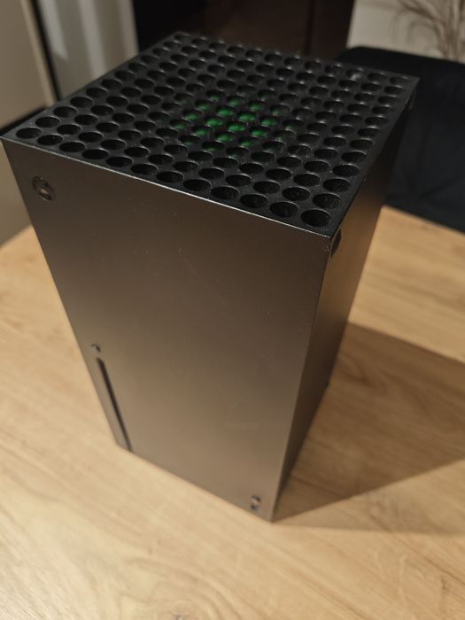 Konsola Xbox Series X 1 TB SSD pełen komplet + gra