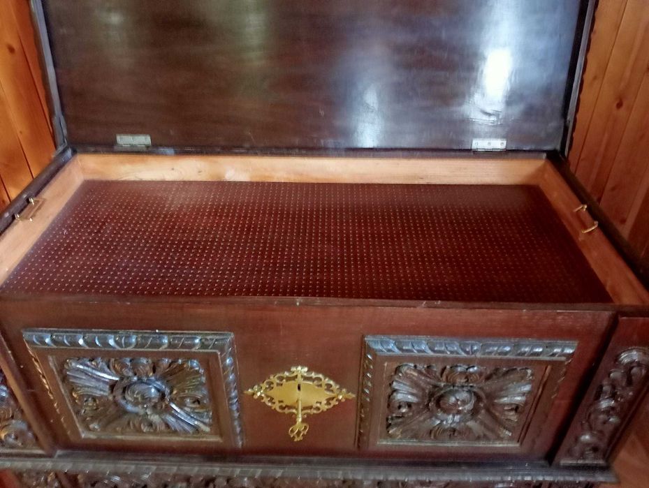 Arca vintage em madeira de castanheiro