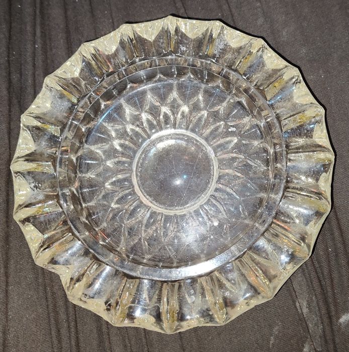 sprzedam popielniczkę z PRL-u z grubego szkła