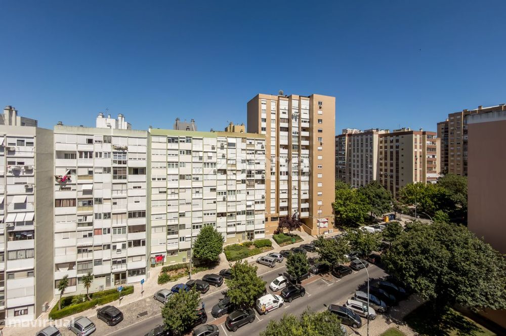 Apartamento T3 em Alfornelos — junto ao Metro
