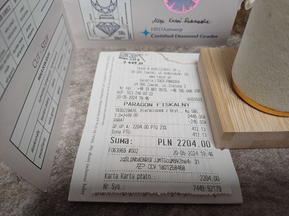 Złoty pierścionek z brylantem P585 2,22g rozmiar 17" certyfikat