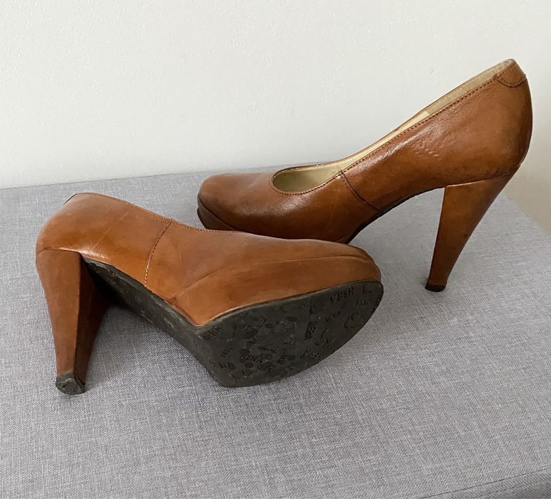 Sapatos salto compensados