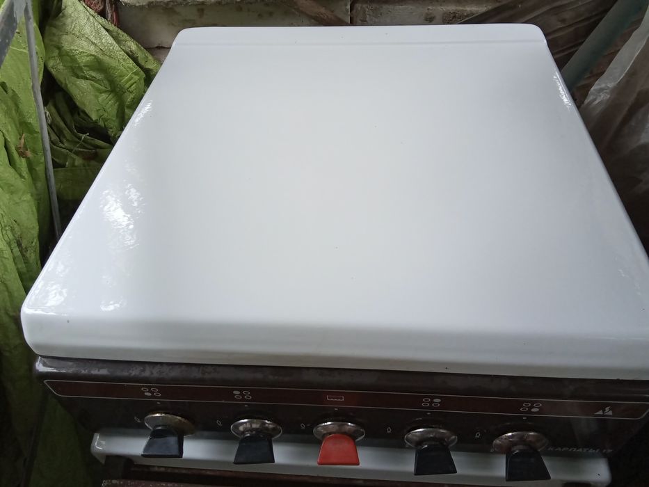 Плита газовая с духовкой.