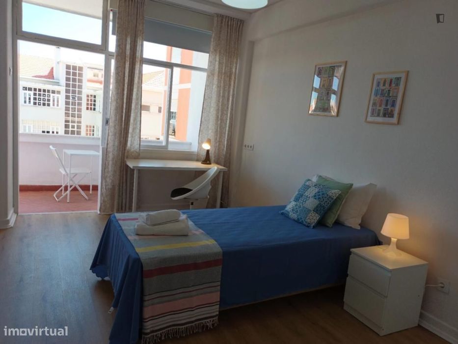 Quarto - localizado em Campo Grande Lisbon