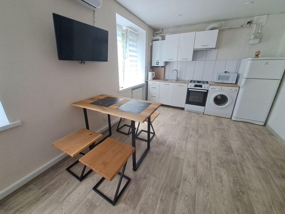 Здам 1-к квартиру-студію подобово