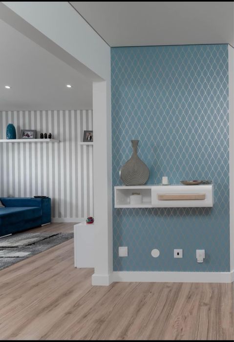 Aplicação de papel de parede e bricolage