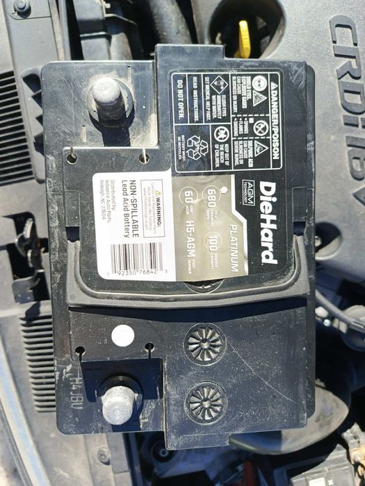 Акумулятор AGM в гарному стані .