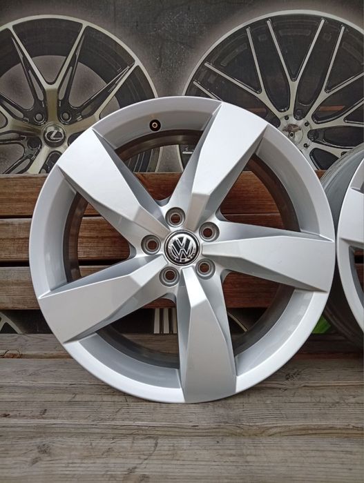 777 R17 5/100 Dia57,1 как новые оригинальные диски Фольцваген Шкода
