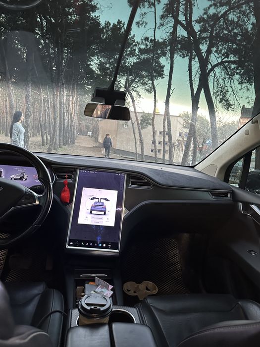 Аренда авто Киев, Днепр  Tesla Model X 90D (Вся Украина)