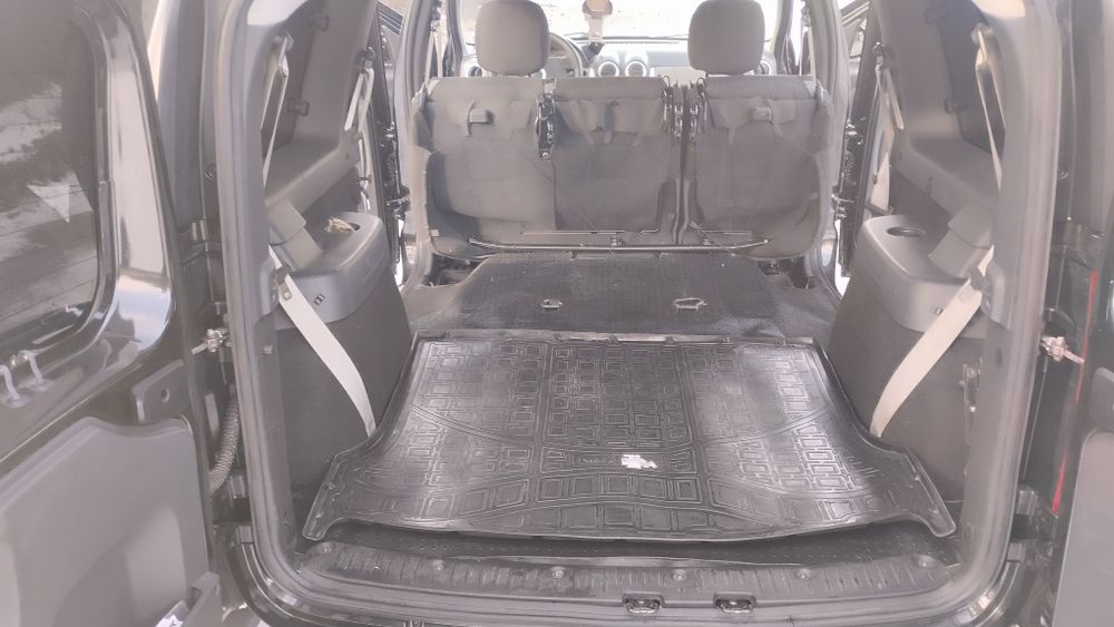 Дача логан мсв семьи мест