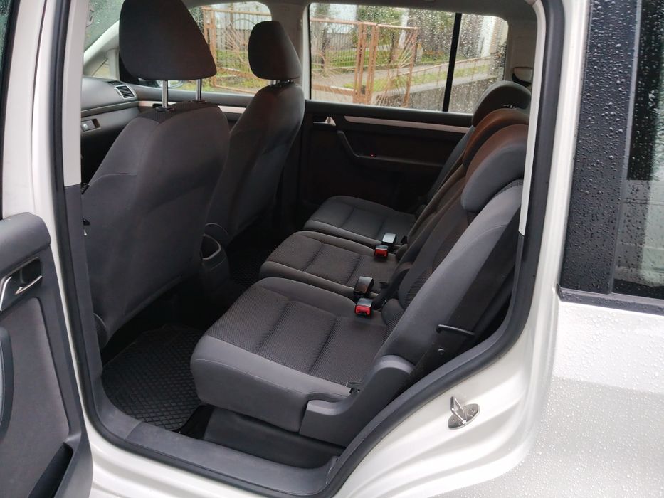 VW Touran  1.6 TDI  2010 rok