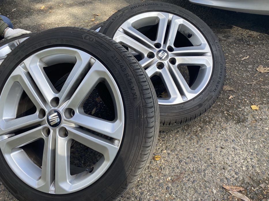 Sprzedam  komplet felg z oponami do  grupy VW