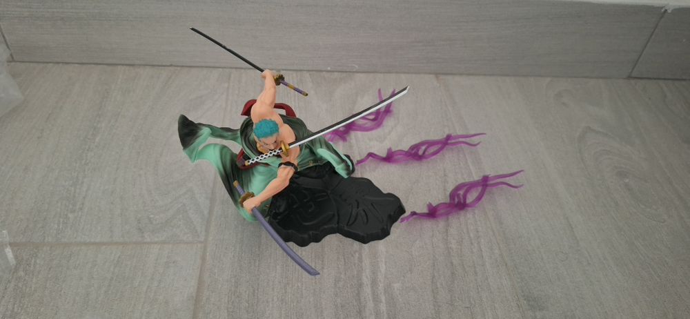 Boneco Roronoa Zoro - One Piece
