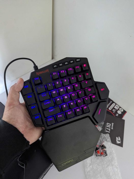 Механічна провідна ігрова клавіатура для однієї руки REDRAGON DITI K585 DITI з RGB підсвічуванням