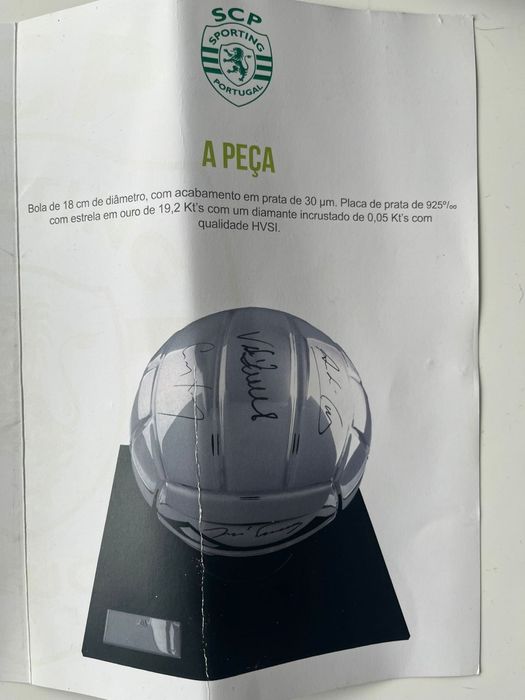 Bola de prata com assinatura dos melhores jogadores do Sporting CP
