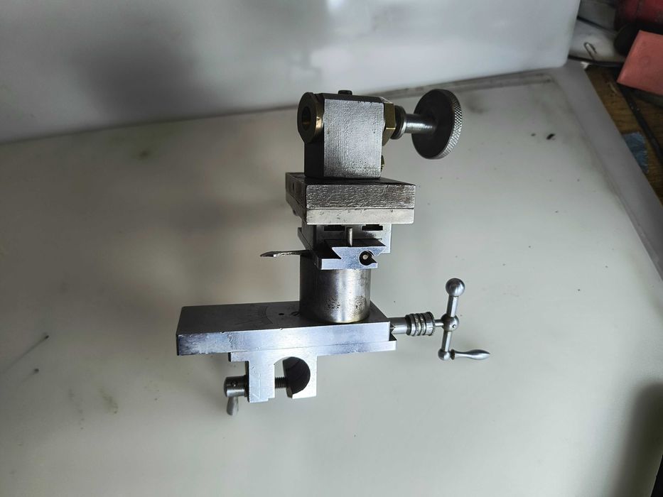 Tokarka zegarmistrzowska TDB-8 SUPORT z przystawką do frezowania.