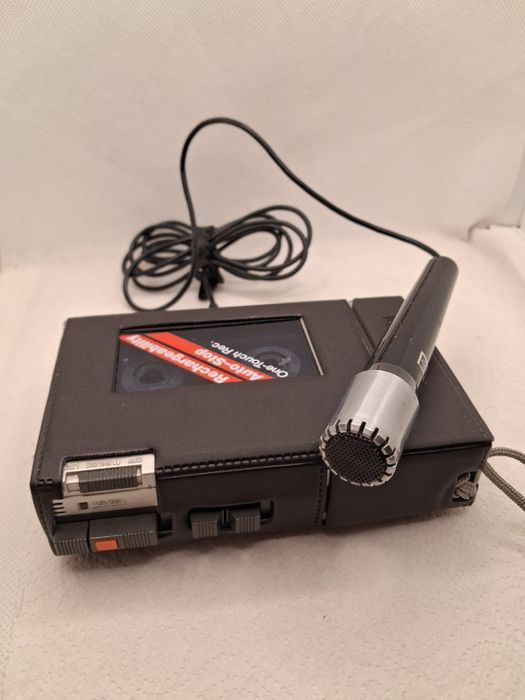 Диктофон . Плеер . Касетный . Пищуший . National . Panasonik Made in J