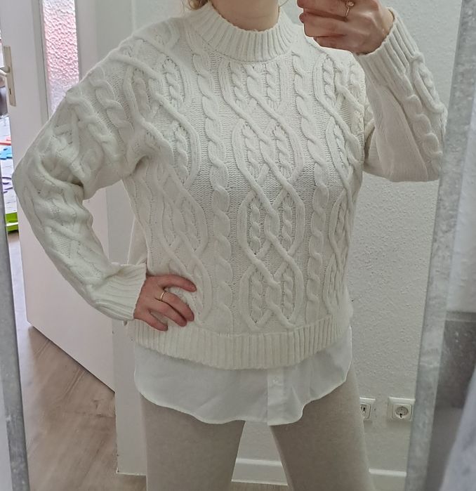 Свитер белый с имитацией рубашки