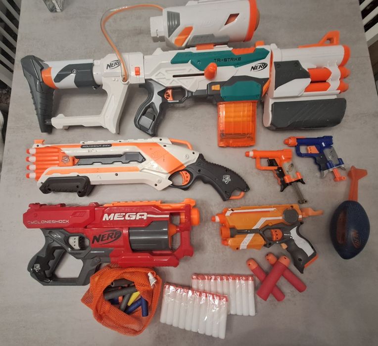 Selling 6 Nerf Pistols