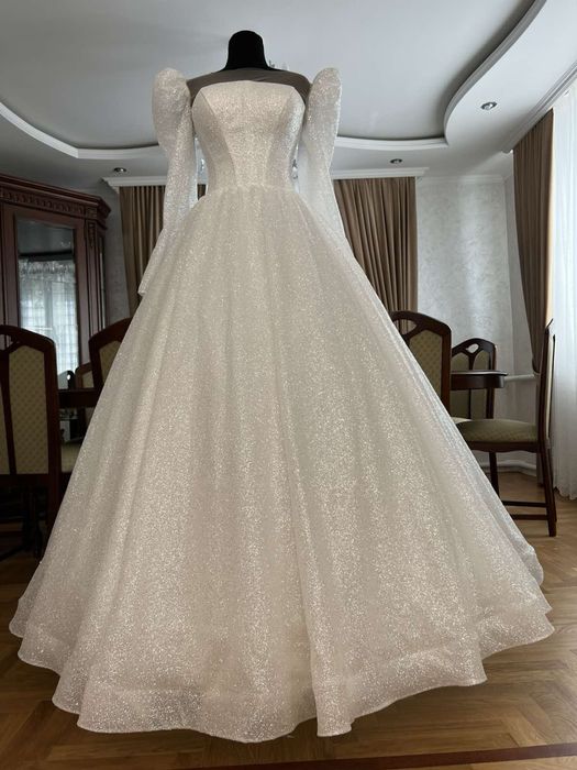 РОЗПРОДАЖ весільних та вечірніх суконь ВІД 1000гр.