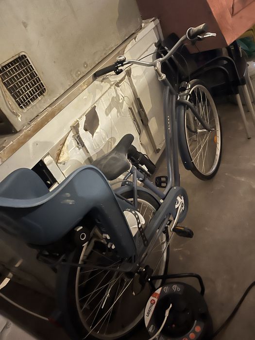 Bicicleta com cadeira de criança