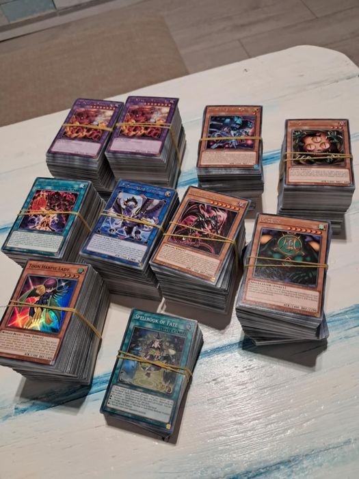Około 1865 sztuk Karty kolekcjonerskie Konami Yu-Gi-Oh!