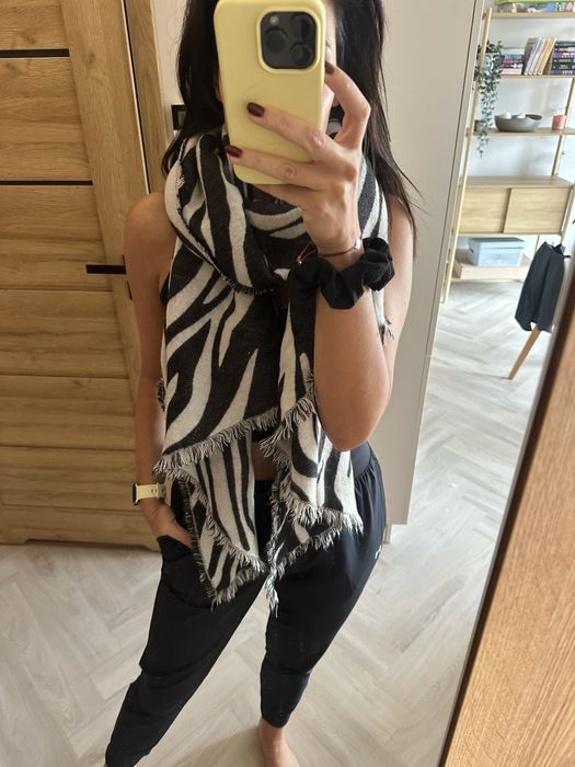 Czarno biały szalik szal zebra zeberka
