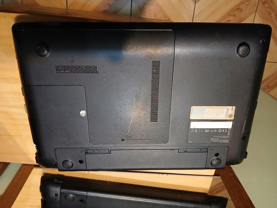 Laptop Samsung NP300E5C Win 7 hdd 500gb 4gb ram