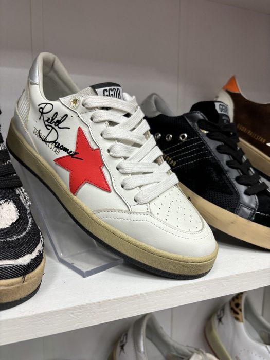 Кожаные кроссовки golden goose 
40разер подойдут на 39,5
Цена 2,500грн