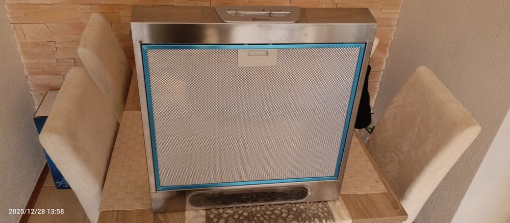 Okap pochłaniacz kuchenny podszafkowy