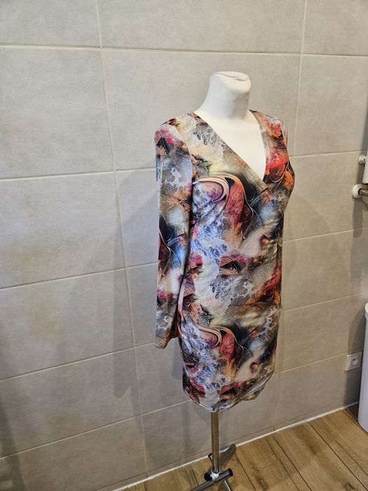 Sukienka wzory xs s nowa dopasowana kopertowy dekolt  xs s