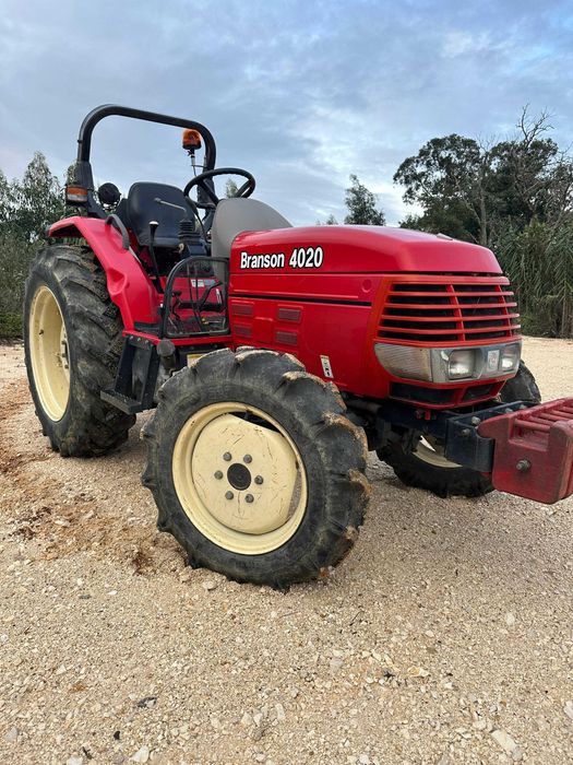 Trator Branson 4020