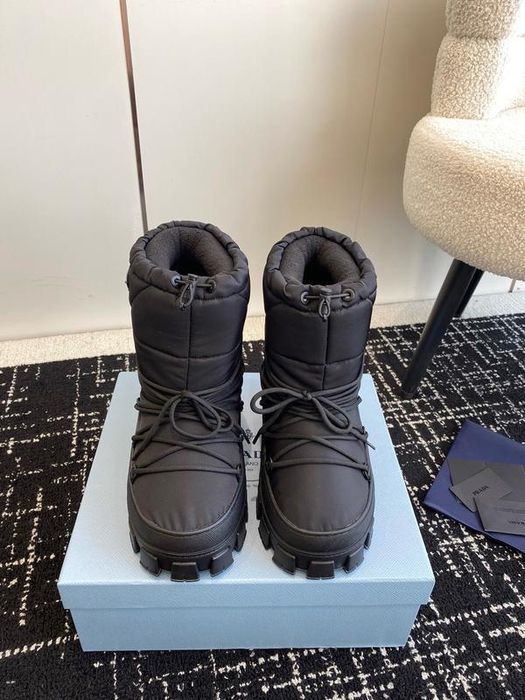 Moon Boots Prada