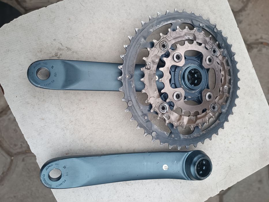 Комплект алюминиевых шатунов Hollowtech Shimano FC-M571 с кареткой