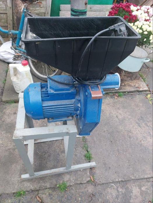 Кормоподрібнювач