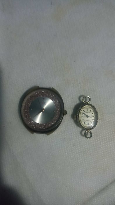 Наручні Часи женскии механізм в робочому стані продам пара 1300