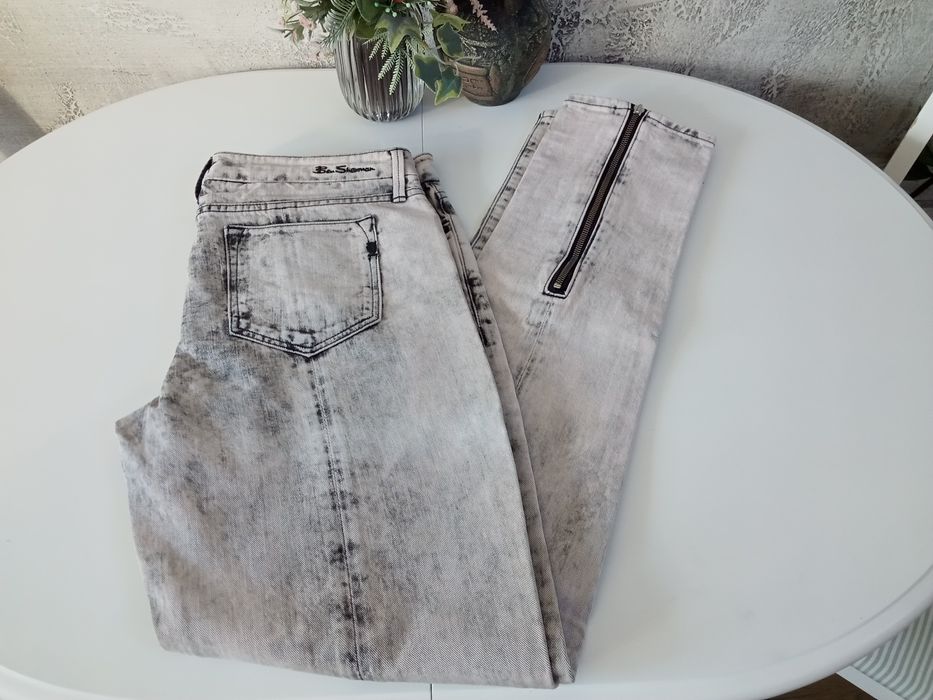 Sprzedam jeansy r. 32/34