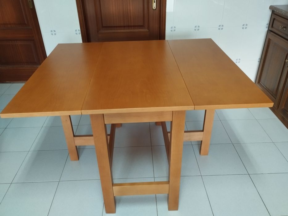 Mesa de cozinha em madeira maciça de cerejeira