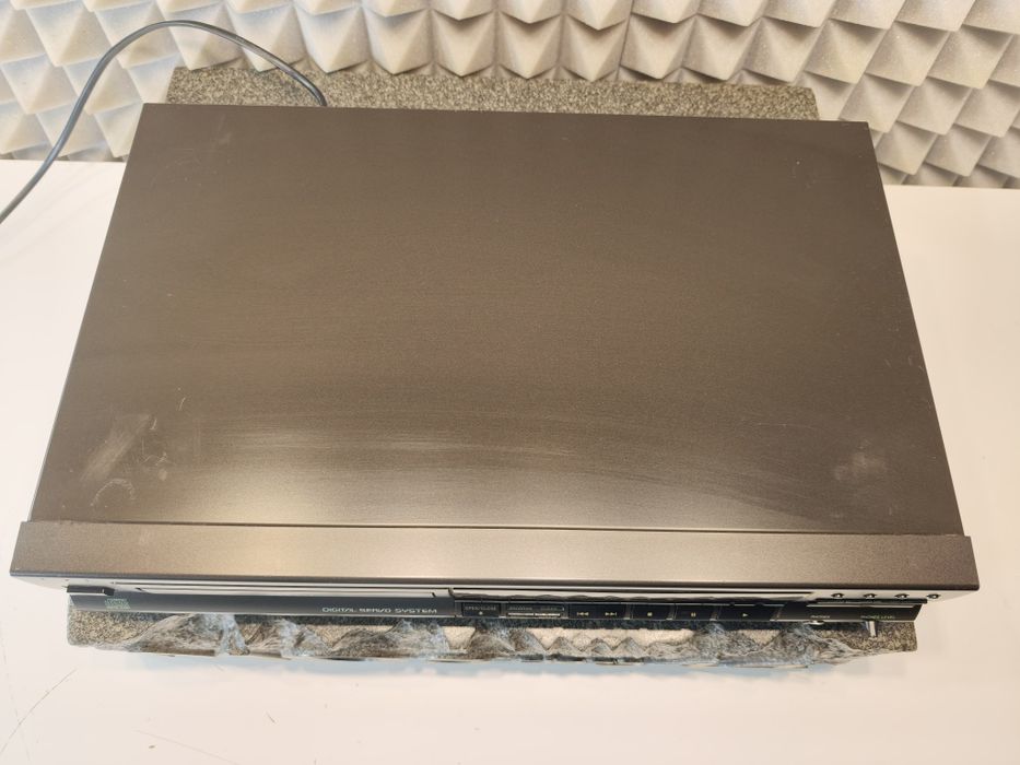 Odtwarzacz CD Technics SL-PG460A.